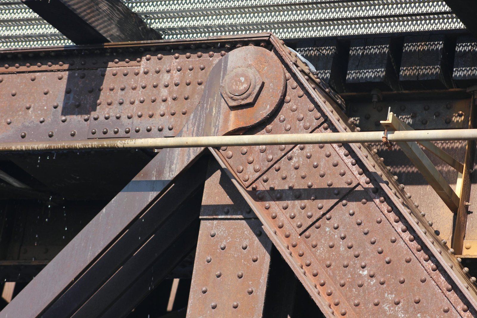Upper angle connection